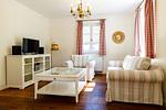 Wohnzimmer - Haus Udars: Garten, Terrasse, Kamin - Top-Hundeurlaub