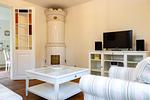 Wohnzimmer - Haus Udars: Garten, Terrasse, Kamin - Top-Hundeurlaub