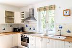 Küche / Küchenzeile - Haus Udars: Garten, Terrasse, Kamin - Top-Hundeurlaub