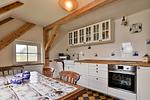 Küche / Küchenzeile - FeWo Hiddensee: Terrasse, Garten, Kamin - Top-Hundeurlaub