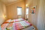 Schlafzimmer mit Doppelbett - Ferienhaus Kum Weer - Top-Hundeurlaub