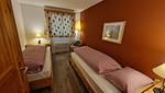 Schlafzimmer mit Einzelbetten - 3-Zimmerwohnung - Top-Hundeurlaub
