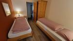 Schlafzimmer mit Einzelbetten - 3-Zimmerwohnung - Top-Hundeurlaub