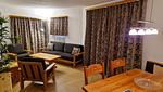 Wohnzimmer mit Tages- und Verdunklugsvorhängen - 3-Zimmerwohnung - Top-Hundeurlaub