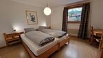 Schlafzimmer mit Doppelbett - 3-Zimmerwohnung - Top-Hundeurlaub