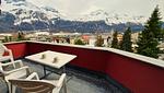 Balkon unten mit Ausblick auf das Corvatschgebiet - 5½-Zimmerwohnung - Top-Hundeurlaub