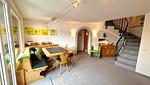 heller Essbereich mit Arvenmöbeln - 6½-Zimmerwohnung - Top-Hundeurlaub