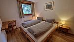 Schlafzimmer mit Doppelbett - 2½-Zimmerwohnung - Top-Hundeurlaub