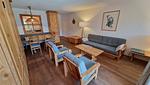 Wohnzimmer mit Schrankbetten - 2½-Zimmerwohnung - Top-Hundeurlaub