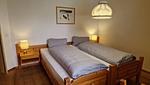 Schlafzimmer mit Doppelbett - 2½-Zimmerwohnung - Top-Hundeurlaub