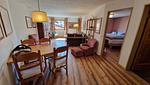 Wohn-/Esszimmer mit Blick ins Schlafzimmer - 2-Zimmerwohnung - Top-Hundeurlaub