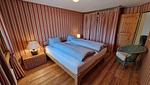 Schlafzimmer mit Doppelbett - 2-Zimmerwohnung - Top-Hundeurlaub