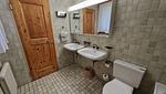 Bad mit Doppellavabo, WC, Badewanne - 2-Zimmerwohnung - Top-Hundeurlaub