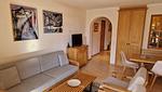 Wohnbereich mit Fernseher - 2½-Zimmerwohnung - Top-Hundeurlaub