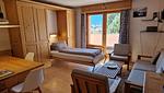 Wohn-/Esszimmer mit ausgeklapptem Schrankbett - 2½-Zimmerwohnung - Top-Hundeurlaub