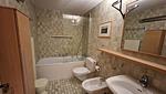 Badezimmer mit WC, Bidet und Badewanne - 2½-Zimmerwohnung - Top-Hundeurlaub