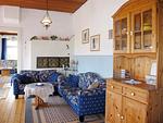 Wohnzimmer - Ferienwohnung Alte Grundschule Berdum 1 - Top-Hundeurlaub