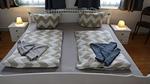 Schlafzimmer - Ferienwohnung Alte Grundschule Berdum 1 - Top-Hundeurlaub