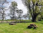 Gartenblick - Ferienwohnung Alte Grundschule Berdum 1 - Top-Hundeurlaub