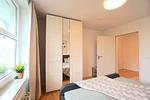 Schlafzimmer - Helle und moderne Ferienwohnung 'Südstrand Apartment' mit Balkon, direkt an der Ostsee - Top-Hundeurlaub