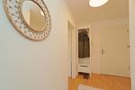 Fassade / Eingang - Helle und moderne Ferienwohnung 'Südstrand Apartment' mit Balkon, direkt an der Ostsee - Top-Hundeurlaub