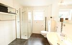 Badezimmer - Ferienwohnung „Waterkant“ am Wittensee – viel Platz, Garten und Spielscheune - Top-Hundeurlaub