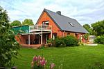 Hauptansicht - Ferienwohnung „Waterkant“ am Wittensee – viel Platz, Garten und Spielscheune - Top-Hundeurlaub