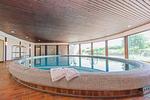 Das Schwimmbad und die Sauna im Souterrain werden gemeinschaftlich von allen Wohnungen genutzt. - Bi de Wyk Wohnung D8b - Top-Hundeurlaub