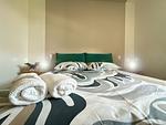 großes gemütliches Bett mit weichen Kissen - Olea - Top-Hundeurlaub