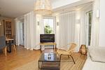 Wohnzimmer - FeWo Boddenkoje: Terrasse - Top-Hundeurlaub