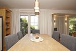 Wohnzimmer - FeWo Boddenkoje: Terrasse - Top-Hundeurlaub