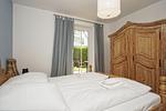 Schlafzimmer - FeWo Boddenkoje: Terrasse - Top-Hundeurlaub