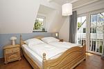 Schlafzimmer - FeWo Seekoje: Balkon - Top-Hundeurlaub
