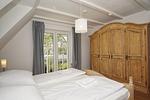Schlafzimmer - FeWo Seekoje: Balkon - Top-Hundeurlaub