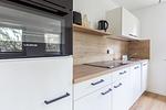 Moderne Küche mit Holzoberfläche - Boddenräuber 1 - Top-Hundeurlaub