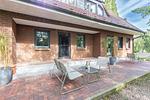 Einladende Terrasse mit modernen Sitzmöbeln - Boddenräuber 2 - Top-Hundeurlaub