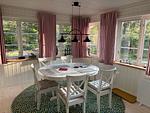 Essbereich im Wintergarten des Ferienhauses Hus Siknäs - Hus Siknäs - Top-Hundeurlaub