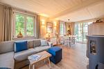 Wohnzimmer - Ferienhaus Herrlichkeit 01 Feriendorf Klein Stresow Rügen - Top-Hundeurlaub