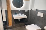 Badezimmer - Alte Scheune - Hofblick - Top-Hundeurlaub