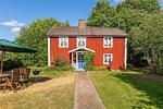 Hauptansicht vom Hus Stabyvägen in Högsby, Småland – über 100 Jahre altes rotes Schwedenhaus - Hus Stabyvägen - Top-Hundeurlaub