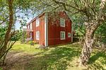 Fassade mit Garten am Hus Stabyvägen in Högsby - Hus Stabyvägen - Top-Hundeurlaub