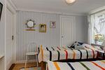 Großzügiges Schlafzimmer im über 100 Jahre alten Hus Stabyvägen in Småland - Hus Stabyvägen - Top-Hundeurlaub