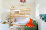 Kinderzimmer mit Hochbett und buntem Sitzsack - Haus Windflüchter - Top-Hundeurlaub