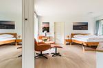 Helles Schlafzimmer mit zwei Einzelbetten - Haus Windflüchter - Top-Hundeurlaub