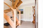 Treppenhaus mit Holztreppe - Haus Windflüchter - Top-Hundeurlaub
