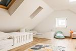 Helles Schlafzimmer mit zwei Betten - Haus Windflüchter - Top-Hundeurlaub