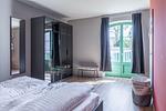 Ferienwohnung Wellenklang Klink - Kleiderschrank und Ausblick in den Garten - Wellenklang - Top-Hundeurlaub