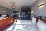 Ferienwohnung Müritznest Klink - modernes Bett mit Wandlampen - Müritznest - Top-Hundeurlaub