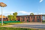 Ferienwohnung Müritznest Klink - Außenansicht von vorne mit großem Schwalbennest - Müritznest - Top-Hundeurlaub