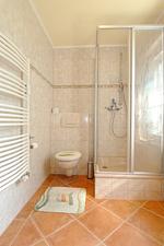 Badezimmer - Seestraße 75 Wohnung Erdgeschoß - Top-Hundeurlaub
